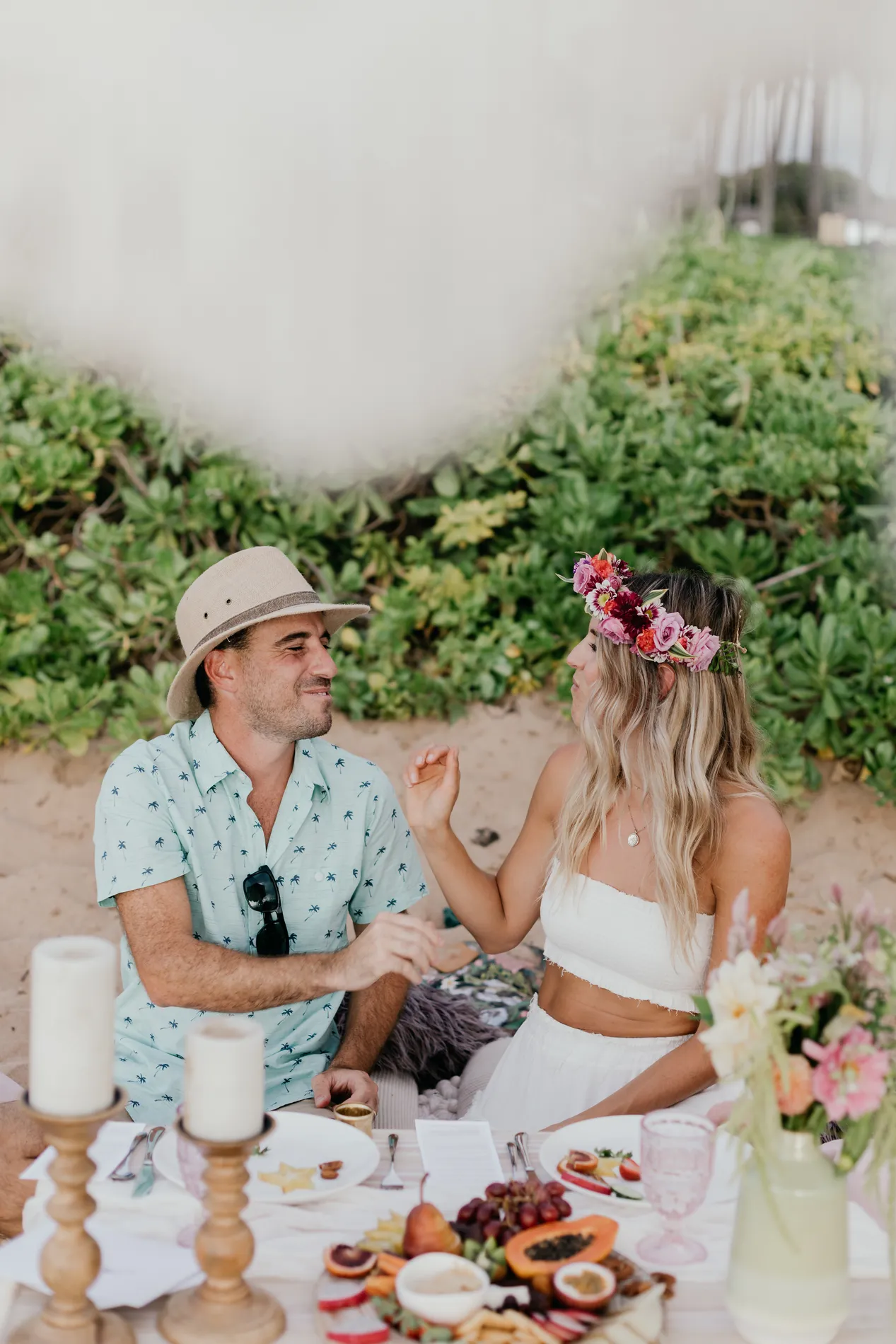 Couple photographed on Maui by Jessie Hawaii Photography
