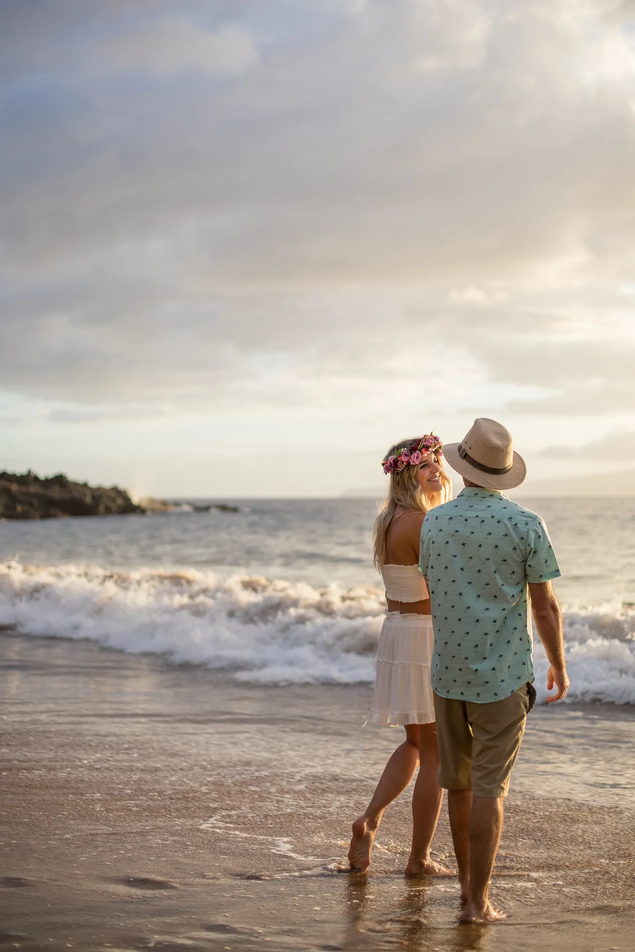 Couple photographed on Maui by Jessie Hawaii Photography