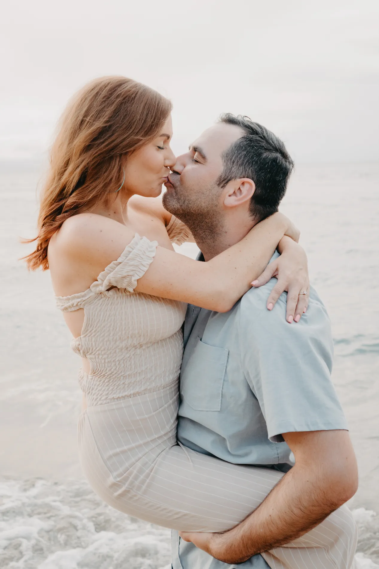 Couple photographed on Maui by Jessie Hawaii Photography