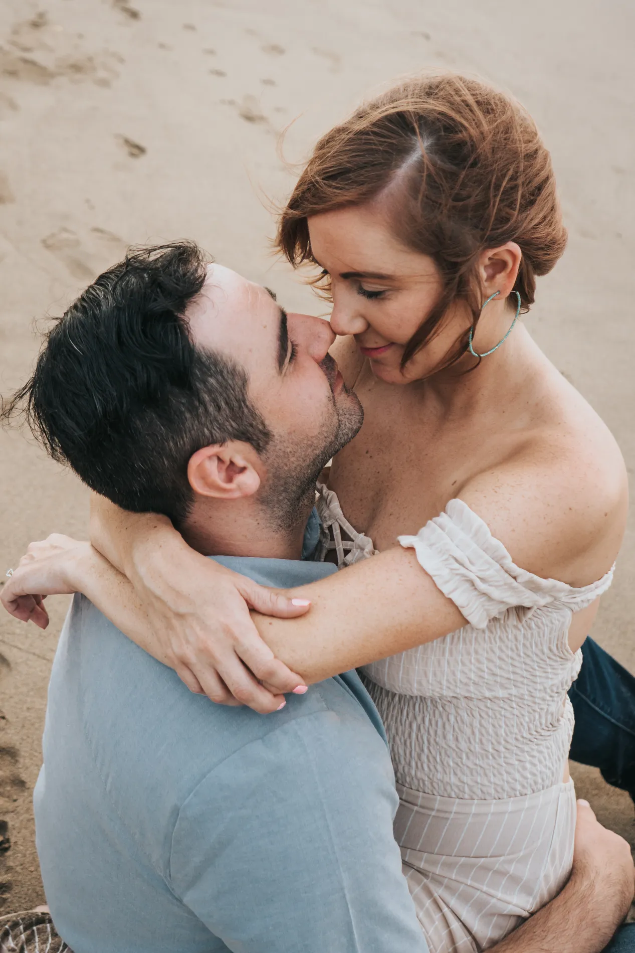 Couple photographed on Maui by Jessie Hawaii Photography