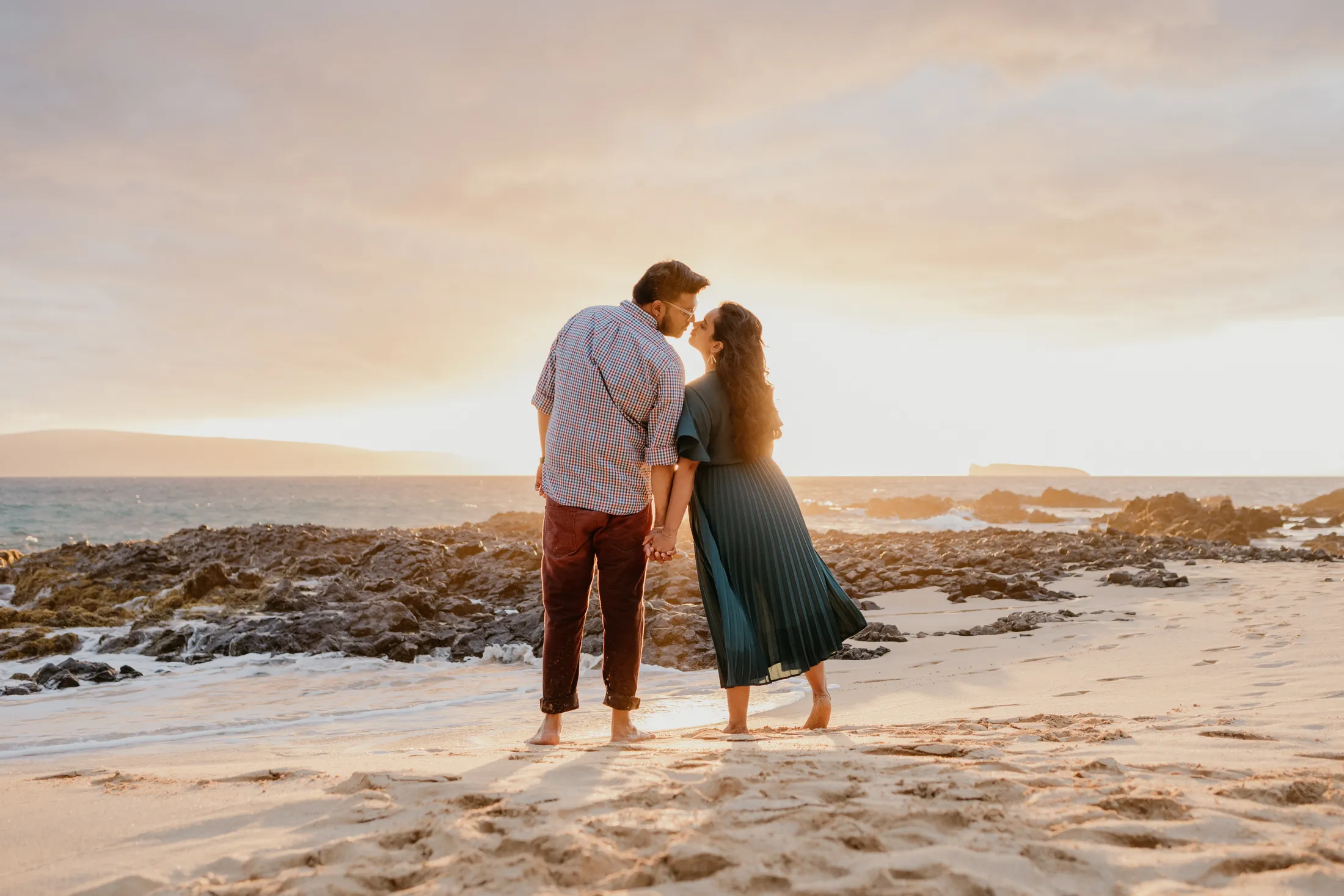 Couple photographed on Maui by Jessie Hawaii Photography