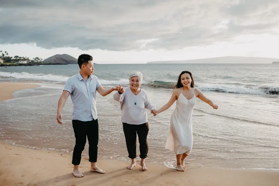 Family photographed on Maui by Jessie Hawaii Photography