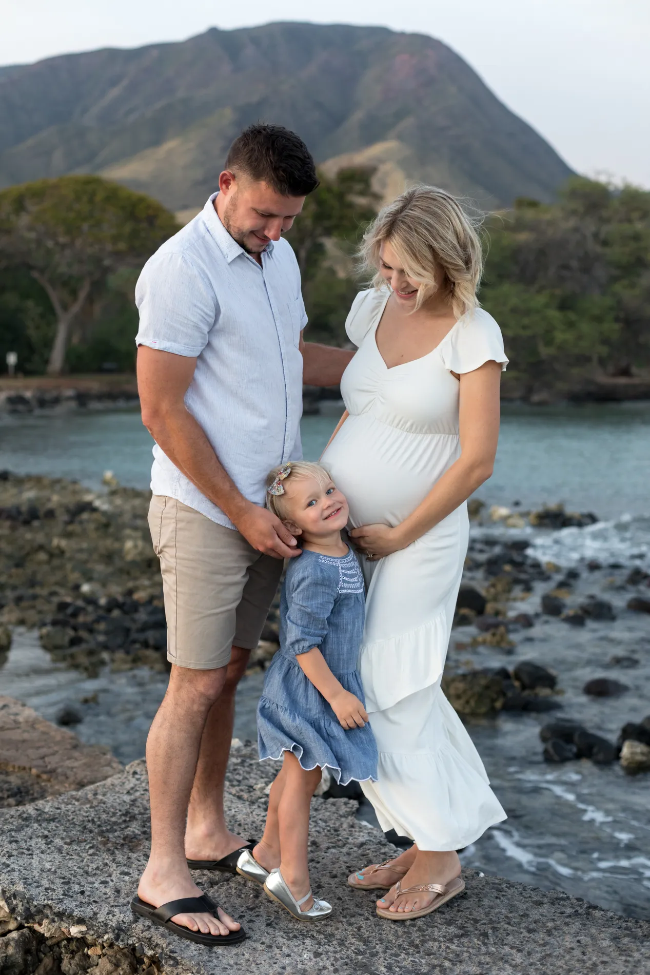 Maui maternity photo by Jessie Hawaii Photography