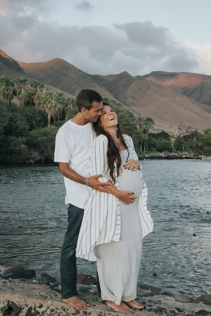 Maui maternity photo by Jessie Hawaii Photography