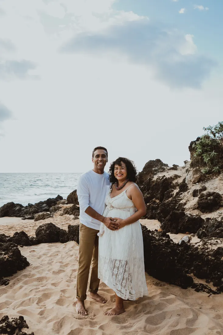 Maui maternity photo by Jessie Hawaii Photography