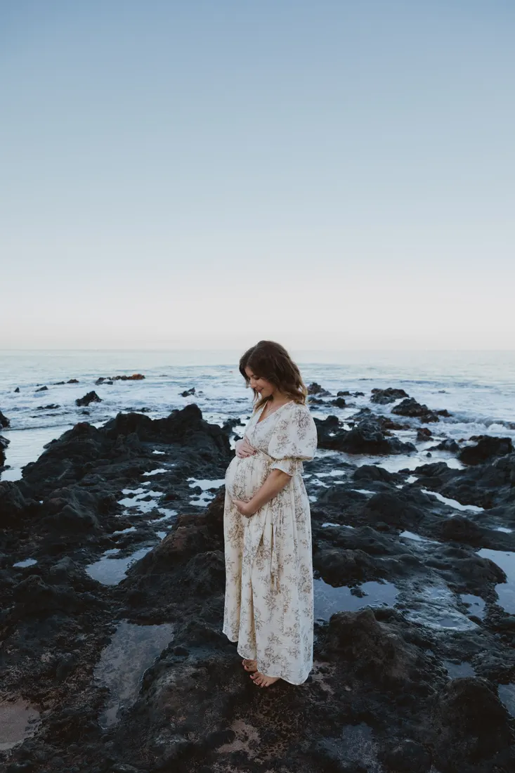 Maui maternity photo by Jessie Hawaii Photography