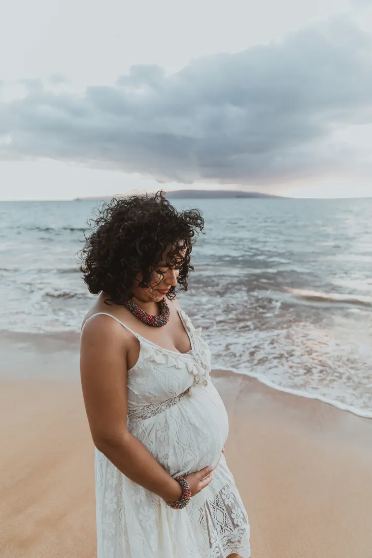 Maui maternity photo by Jessie Hawaii Photography