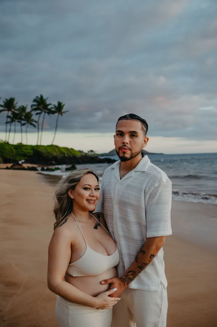 Maui maternity photo by Jessie Hawaii Photography