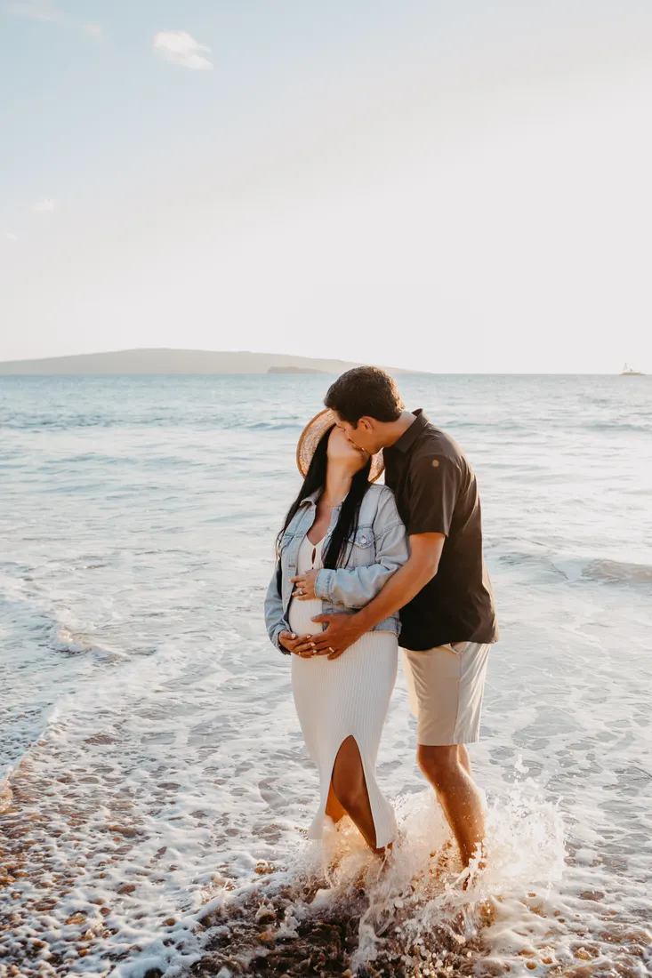 Maui maternity photo by Jessie Hawaii Photography