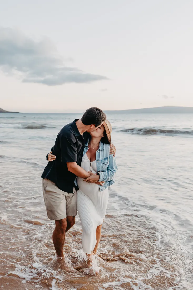 Maui maternity photo by Jessie Hawaii Photography