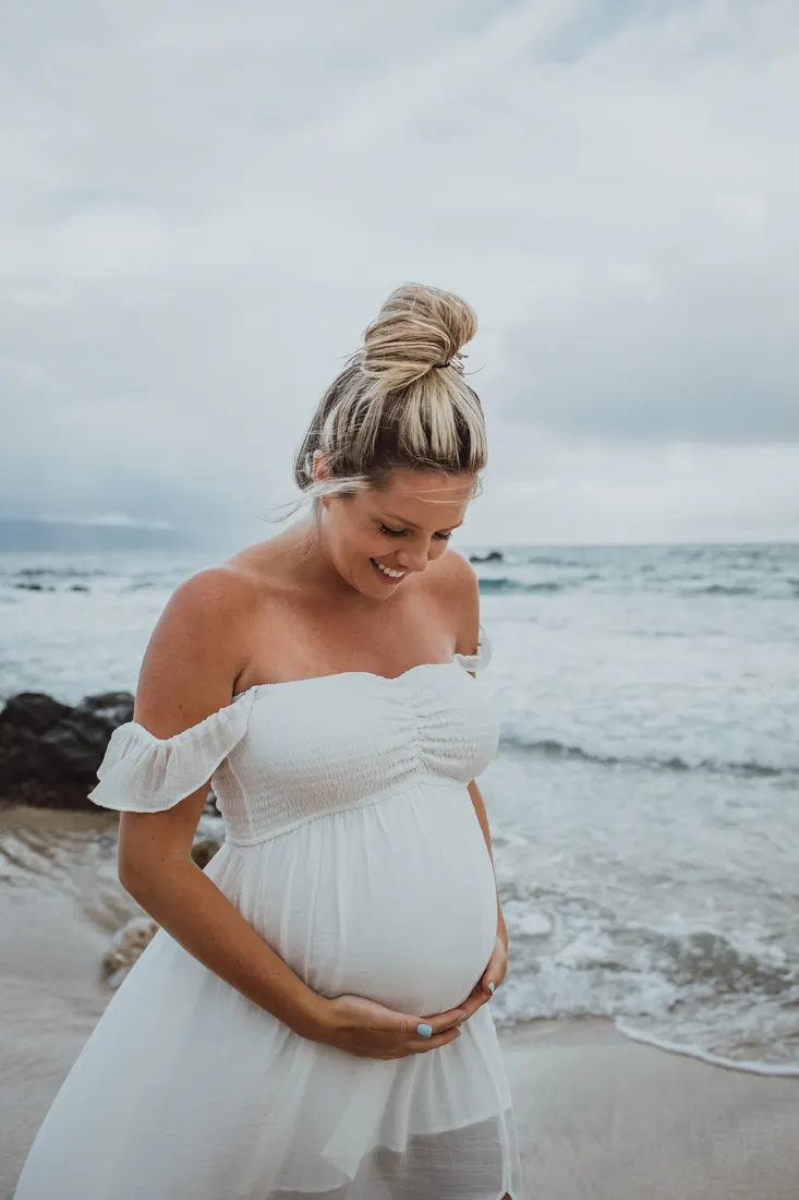 Maui maternity photo by Jessie Hawaii Photography