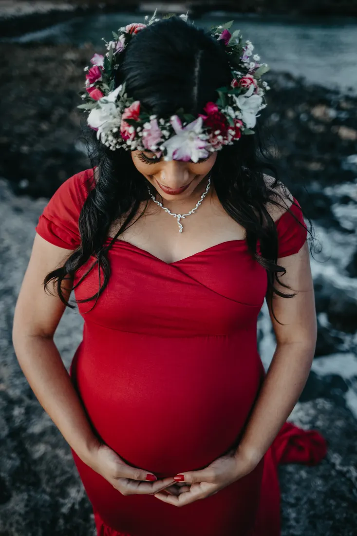 Maui maternity photo by Jessie Hawaii Photography