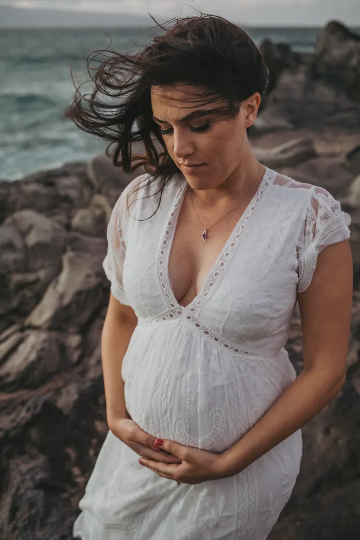 Maui maternity photo by Jessie Hawaii Photography