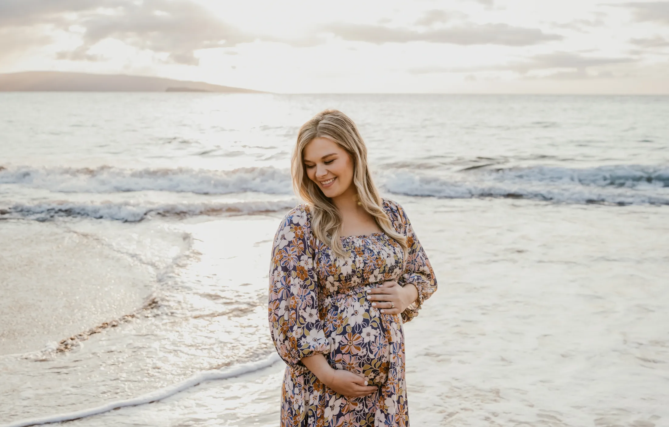 Maui maternity session by Jessie Hawaii Photography